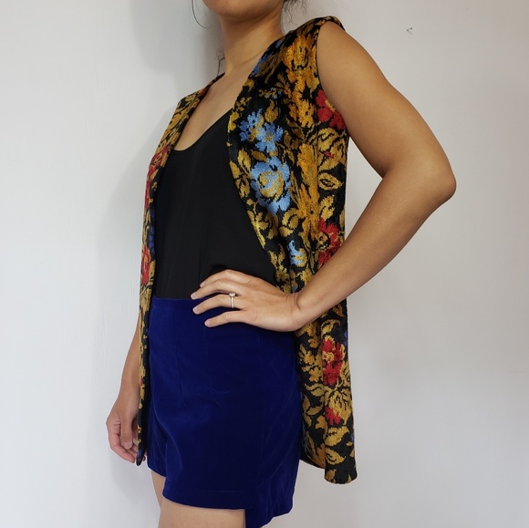 Vest - Picture 2 of 4